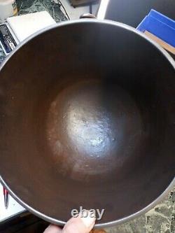 10 5/8 O D Cast Iron Kettle Bean Pot Bail Handle no number 9 deep in center
