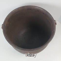 1800's #7 3 Leg Cast Iron Bean Pot Kettle Gate Mark 9 1/4