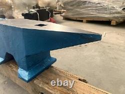 Agrotk Blacksmith Anvil Cast-Iron Solid Arched Base 220.46lbs Metal Rust-Proof