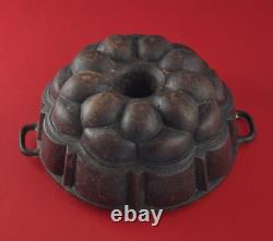 Antique Cast Iron cake pan first half 20th century (# 8514)