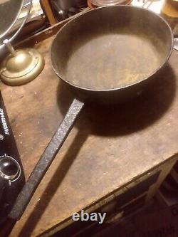 Antique Crisset Cast Iron Rush Dip Pan Circa 18th Century 9Dia. 3-1/4Deep 7 lb