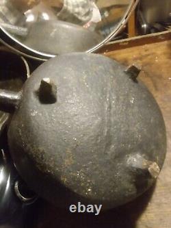 Antique Crisset Cast Iron Rush Dip Pan Circa 18th Century 9Dia. 3-1/4Deep 7 lb