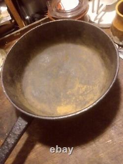 Antique Crisset Cast Iron Rush Dip Pan Circa 18th Century 9Dia. 3-1/4Deep 7 lb