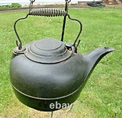 Antique ERIE No. 9 Gate Marked Cast Iron Tea Pot Kettle withoriginal Hang Chain