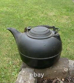 Antique ERIE No. 9 Gate Marked Cast Iron Tea Pot Kettle withoriginal Hang Chain