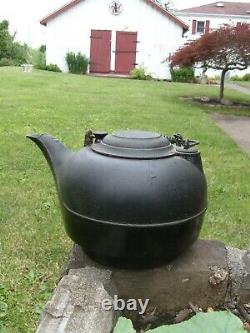 Antique ERIE No. 9 Gate Marked Cast Iron Tea Pot Kettle withoriginal Hang Chain