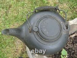 Antique ERIE No. 9 Gate Marked Cast Iron Tea Pot Kettle withoriginal Hang Chain