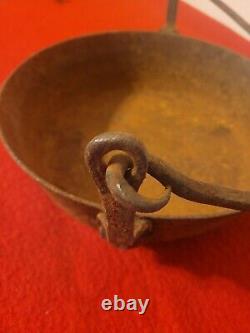 Antique Early Vintage Cast Iron Pot Kettle Cookware 3 feet with handle gate mark
