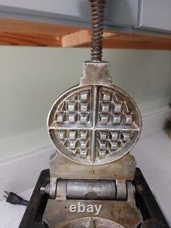 Antique Rugged 120V 900 Watt Commercial Waffel Maker