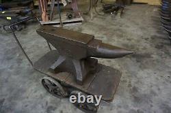 BEAUTIFUL 300 lb. FISHER BLACKSMITH ANVIL SOLID CAST IRON W STEEL FACE PLATE