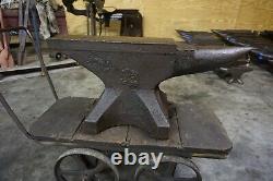 BEAUTIFUL 300 lb. FISHER BLACKSMITH ANVIL SOLID CAST IRON W STEEL FACE PLATE