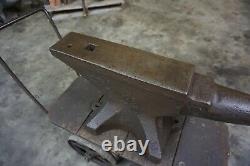 BEAUTIFUL 300 lb. FISHER BLACKSMITH ANVIL SOLID CAST IRON W STEEL FACE PLATE