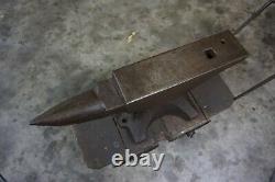 BEAUTIFUL 300 lb. FISHER BLACKSMITH ANVIL SOLID CAST IRON W STEEL FACE PLATE