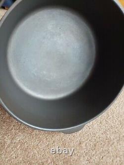 Cast Iron #8 Dutch Oven With Bee Hive Lid Fully Restored