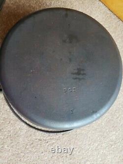 Cast Iron #8 Dutch Oven With Bee Hive Lid Fully Restored