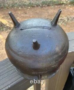Cast Iron Cauldron/Pot. 2 gal. 3 Legs gate-marked Pre-1900s Antique Restored