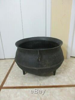 ENORMOUS Antique Cast Iron 3-Leg Cauldron Cowboy Gypsy Witch Pot weigh 50lb