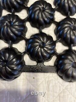 Griswold Cast Iron 953 Turks Head Pan Variation #3