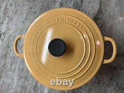 Le Creuset Cast Iron Dutch Oven Made in France Yellow Nectar withLid #22 3.5 Qt