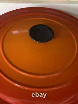 Le Creuset Enameled Cast Iron Signature Round Dutch Oven Size E Flame Clean