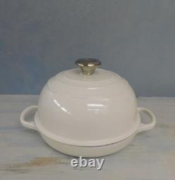 Le Creuset Signature Cast Iron 1.75 Quart Bread Oven, Shiny White NEW