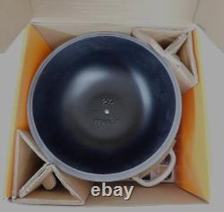 Le Creuset Signature Cast Iron 1.75 Quart Bread Oven, Shiny White NEW