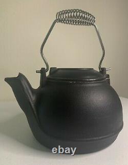 Lodge 2TK2 cast Iron Tea Kettle Humidifier-2.5 Qt 9 lb-Made in USA-Vintage