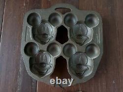 Lodge Walt Disney Mickey Mouse Collectible Cast Iron Muffin Pan Cake 17210 NWT
