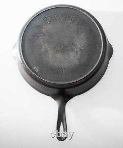 Pre Griswold ERIE Cast Iron Skillet Frying Pan No. 9 710 G Sits Dead Flat