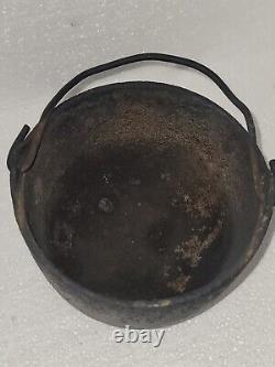 Rare Antique Cast Iron Black Ware Kettle Pot withHandle UnMarked Decor Cowboy