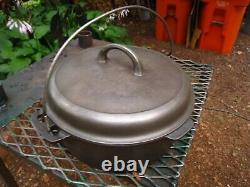 Restored Antique Griswold # 8 Cast Iron Dutch Oven with Lid 833 E