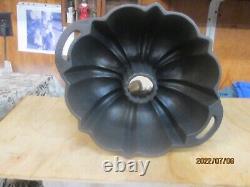 Unmarked Vintage Cast Iron Bundt Pan. Nice Swirls