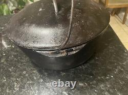 VINTAGE CAST IRON #10 STAMP 12 DUTCH OVEN With SELF BASTING COVER