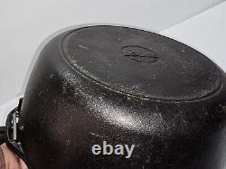 VTG Lodge Cast Iron 7.5 Qt Cast Iron #10 Camp Dutch Oven With Bail Handle Beauty