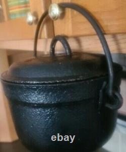 Vintage 8.75 Dia. X 5.75 Tall 4 Quart Cast Iron Handled Pot/Cauldron withLid