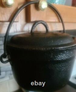 Vintage 8.75 Dia. X 5.75 Tall 4 Quart Cast Iron Handled Pot/Cauldron withLid