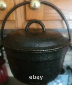 Vintage 8.75 Dia. X 5.75 Tall 4 Quart Cast Iron Handled Pot/Cauldron withLid