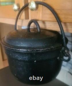 Vintage 8.75 Dia. X 5.75 Tall 4 Quart Cast Iron Handled Pot/Cauldron withLid