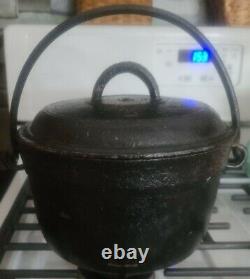 Vintage 8.75 Dia. X 5.75 Tall 4 Quart Cast Iron Handled Pot/Cauldron withLid