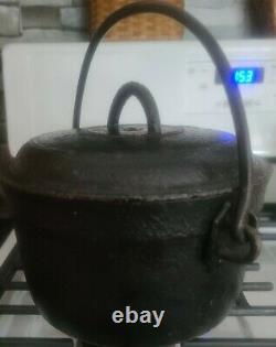 Vintage 8.75 Dia. X 5.75 Tall 4 Quart Cast Iron Handled Pot/Cauldron withLid