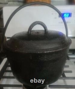 Vintage 8.75 Dia. X 5.75 Tall 4 Quart Cast Iron Handled Pot/Cauldron withLid