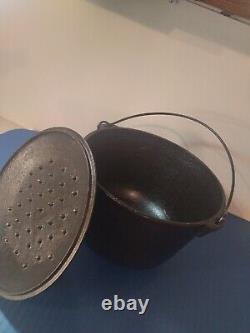 Vintage Cast Iron 3 Legs Bean Pot with Handle Lid Dutch Oven 10 1/4 8
