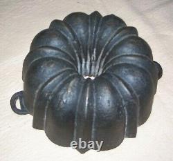 Vintage Cast Iron Bundt Cake Mold, Unmarked, Approx. 10 Dia, 5 High, 8lb 10oz