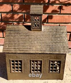 Vintage Cast Iron Stock Farm Barn + 4 Animals (pig, horse, sheep, cow)