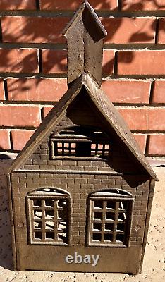 Vintage Cast Iron Stock Farm Barn + 4 Animals (pig, horse, sheep, cow)
