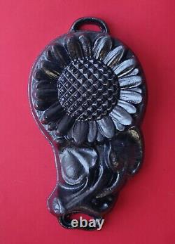 Vintage Cast Iron Sunflower pan heavy sunflower mold baking pan (# 10543)