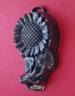 Vintage Cast Iron Sunflower pan heavy sunflower mold baking pan (# 10543)