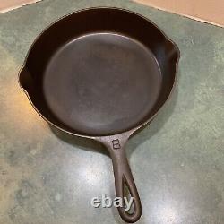 Vintage GRISWOLD #8 Cast Iron Skillet Large Logo 704 A Lye Cleaned Wobble/Spin