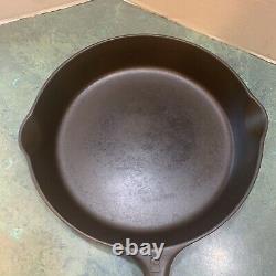 Vintage GRISWOLD #8 Cast Iron Skillet Large Logo 704 W Lye Cleaned Sets Level