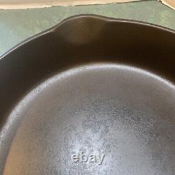 Vintage GRISWOLD #8 Cast Iron Skillet Large Logo 704 W Lye Cleaned Sets Level